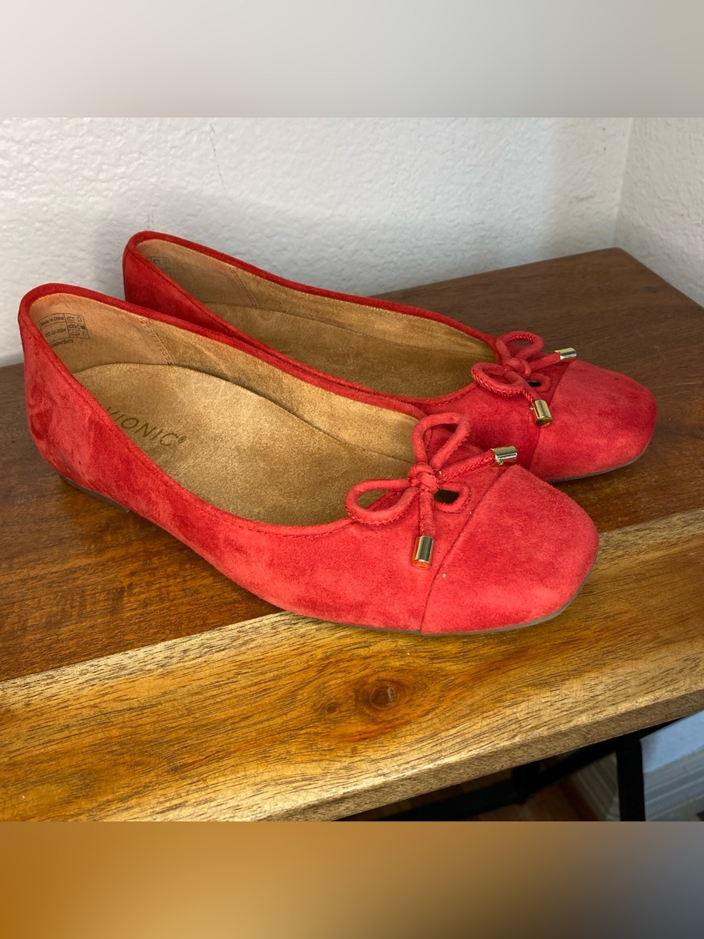 Vionic Klara Women's Red Suede Ballet Flats size 6